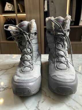 Columbia Light Gray Women's Insulated Lace-Up Winter Boots Size 7